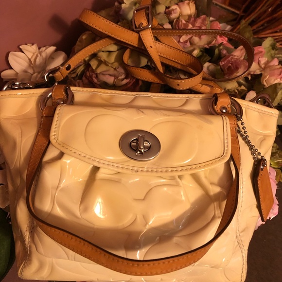 Coach Leah Embossed patent leather light yellow small tote bag - Picture 3 of 11